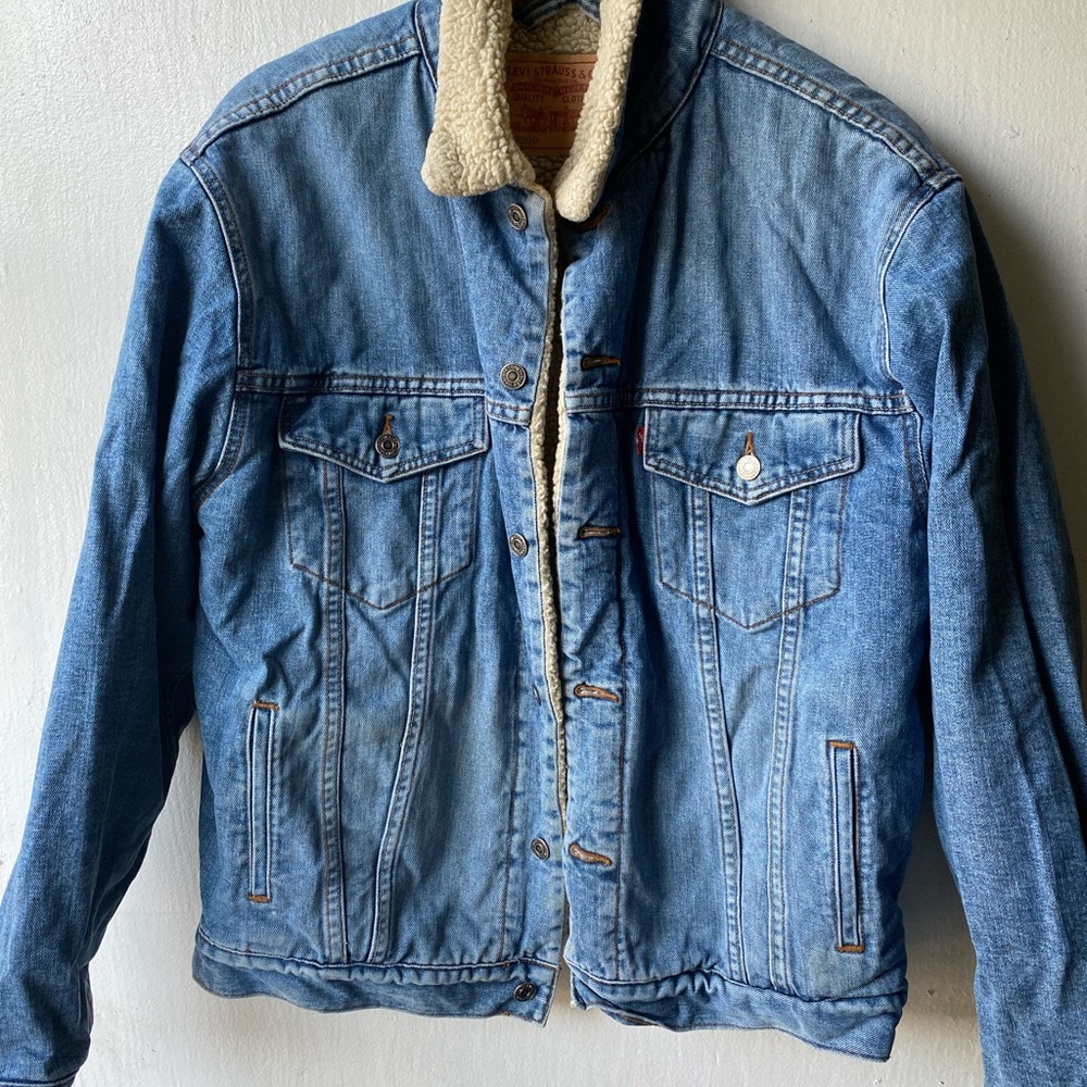 Levi’s men jean jacket size large